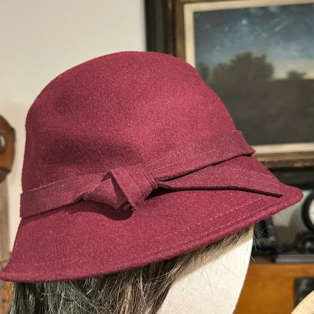 Lot 2 Wool Hats Women's Red Maroon Soprattutto Winter, Dress Rhinestones‎ Italy